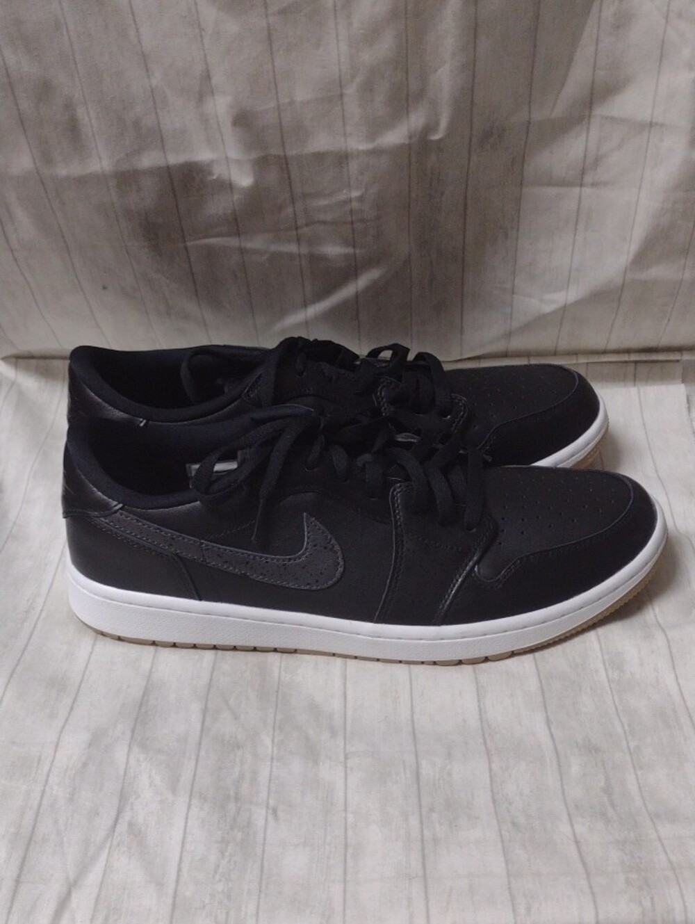 Nike Air Jordan Black Low-Top Sneakers (J1310) - Picture 3 of 6